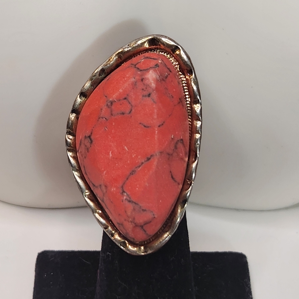 hammered dyed howlite stone large bold metal rings sz 5 asymetrical silvertone